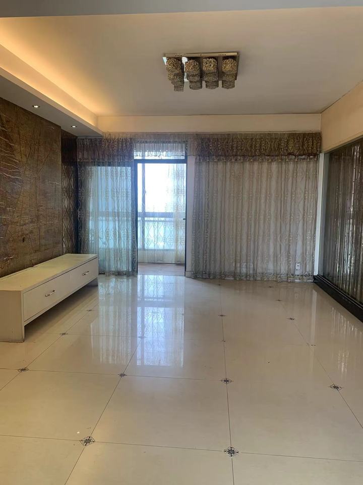 藏瓏湖上國際花園法拍房2-4棟2002號(hào)