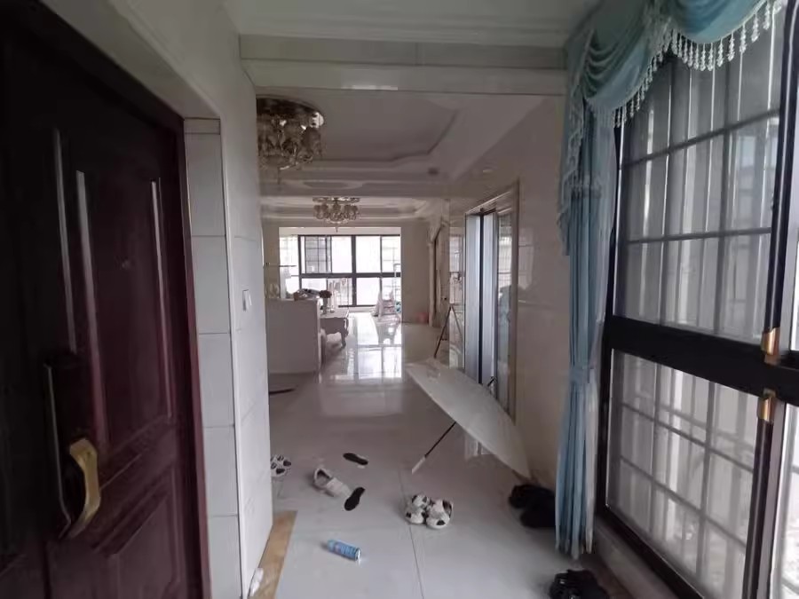 幸福里湖灣世景法拍房5棟2701號