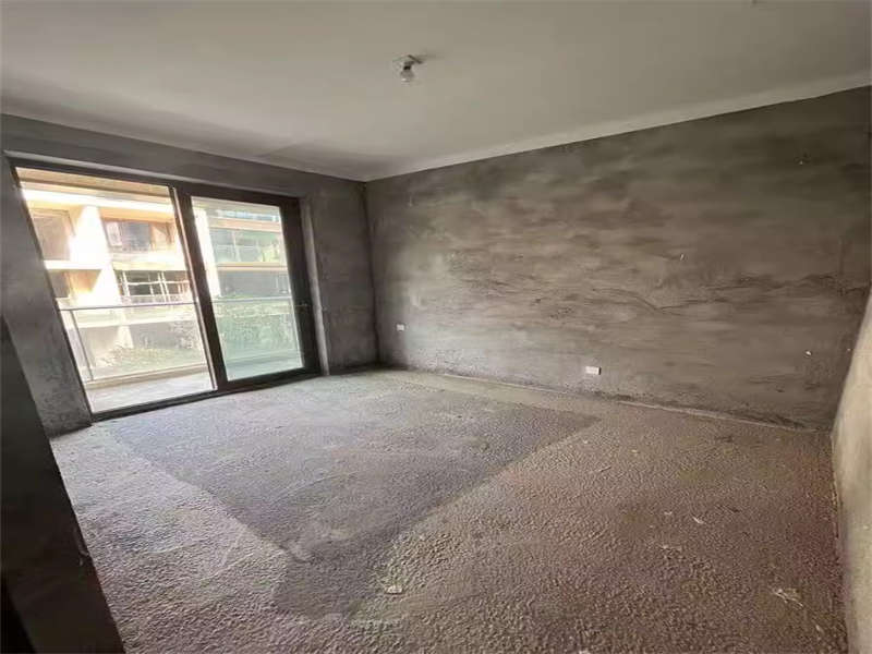 綠地麓湖郡（麓湖山居）法拍房V-53棟106房及所在地下室和負一樓兩個車位使用權（疊墅）