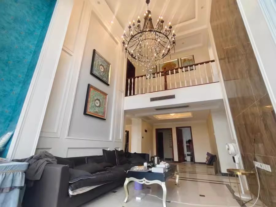 （大露臺頂復(fù)）乾源國際廣場法拍房11棟2512室、2513室