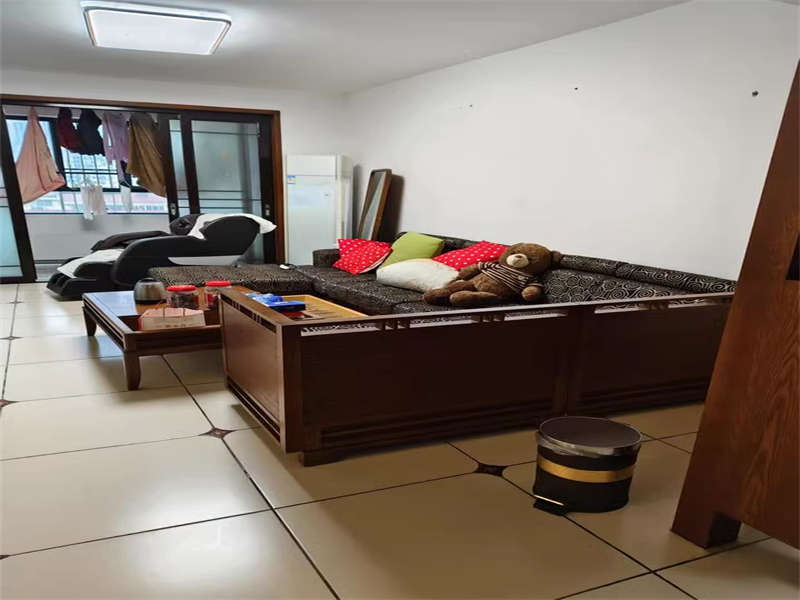 同發(fā)南國新城法拍房A、B、C、D棟1316號房產(chǎn)及室內(nèi)家具家電