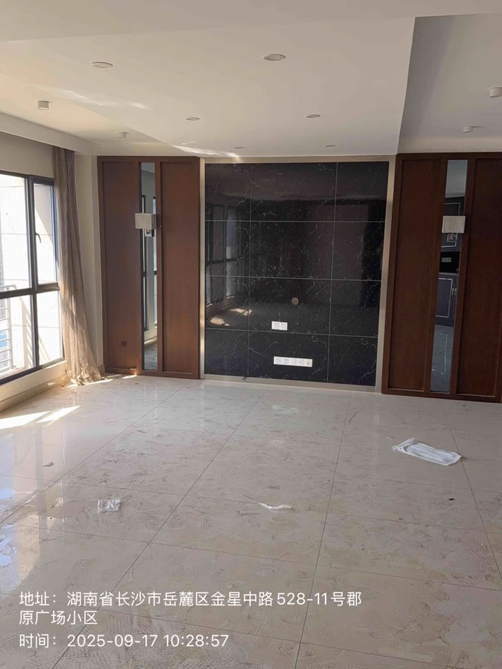 郡原廣場(chǎng)（郡原生活廣場(chǎng)）法拍房4棟2304房屋和車位號(hào)為-1148、-1149地下停車